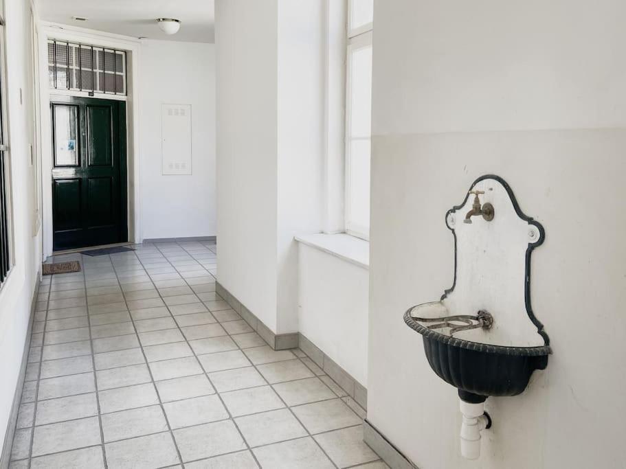 Stylish Designer Apartment At The Center Of Vienna Naschmarkt Buitenkant foto
